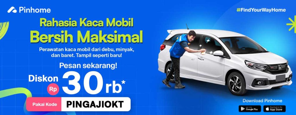 membersihkan kaca mobil
