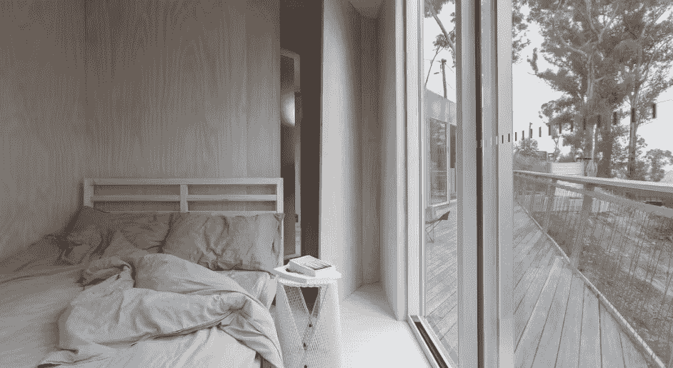 Desain kamar tidur dari triplek dengan kamar mandi dalam.