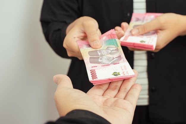 Berbagai program pinjam jaminan sertifikat rumah. 