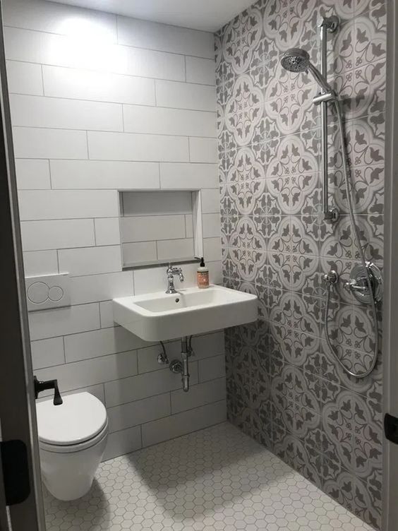 desain dapur dan kamar mandi di bawah tangga
