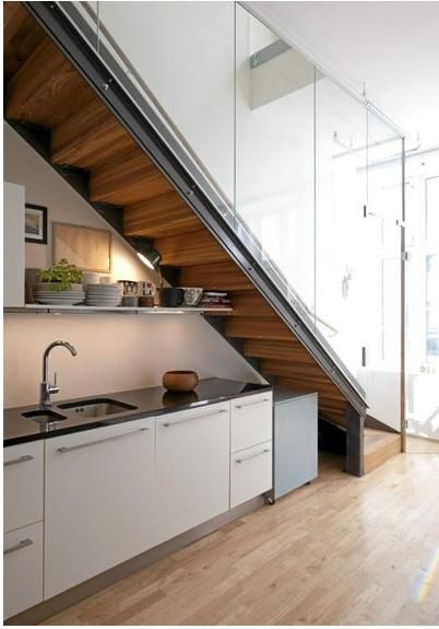desain dapur di bawah tangga