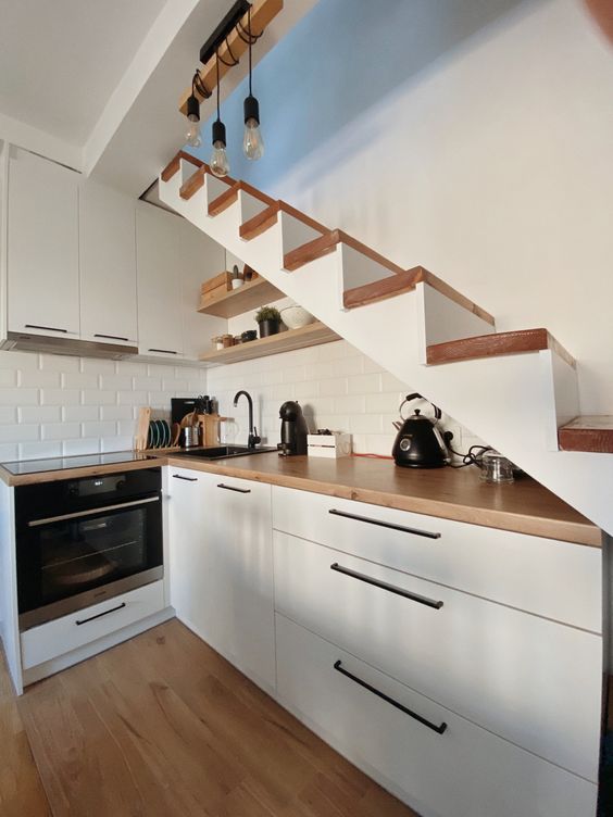 desain dapur di bawah tangga