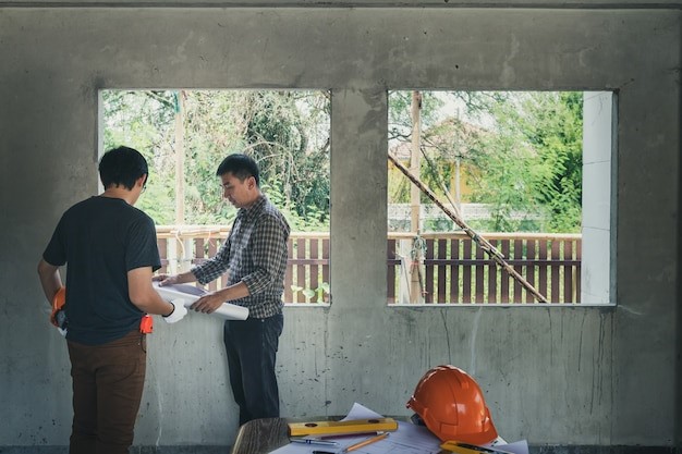 Solusi mengatasi bahaya tembok rumah retak dengan konsultasi.