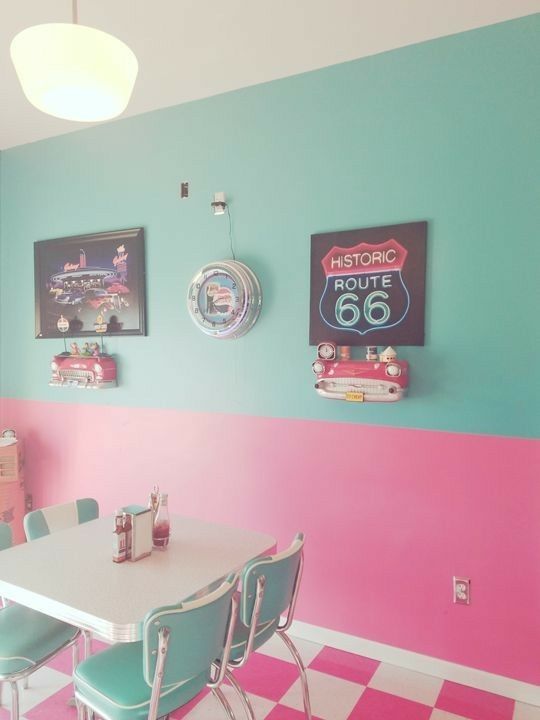 Kombinasi Warna Cat Rumah Hijau Tosca dan Pink