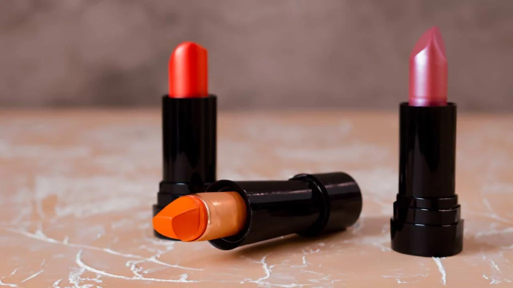 Rekomendasi 7 Warna Lipstik yang Membuat Wajah Cerah