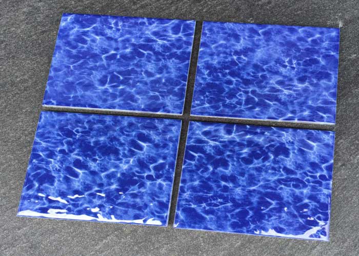 keramik dinding kamar mandi biru