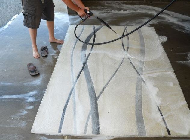 cara membersihkan karpet tanpa vacum cleaner