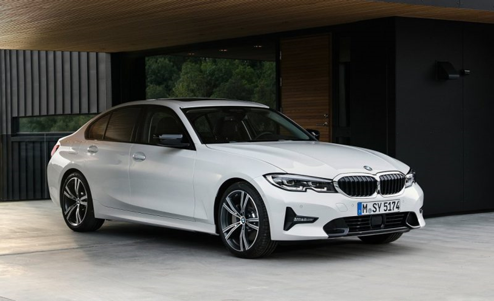 mobil sedan mewah
