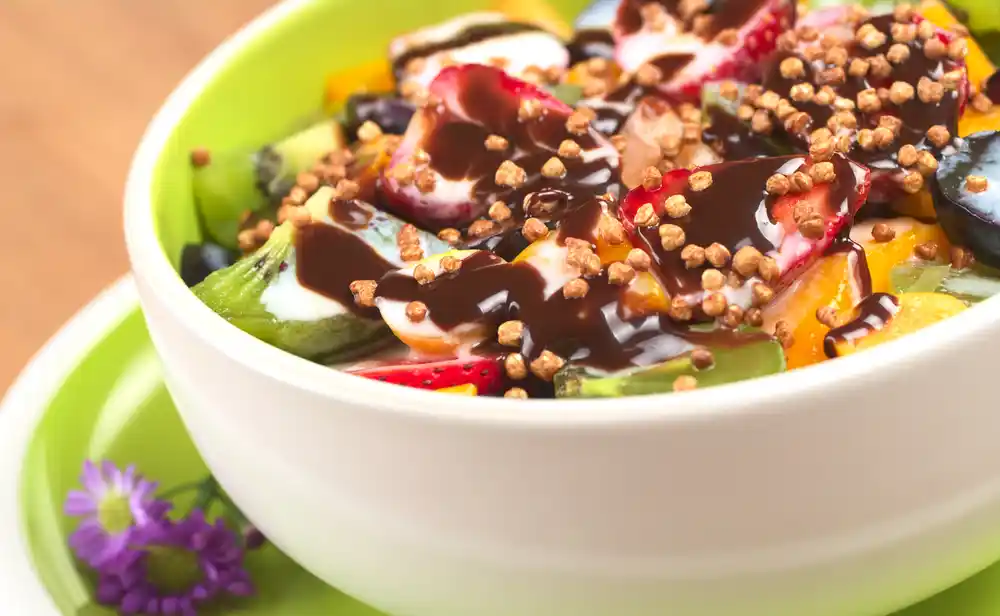 cara membuat salad buah cokelat