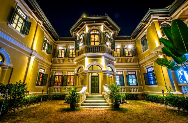 Rumah Mewah 2 Lantai gaya Eropa kolonial