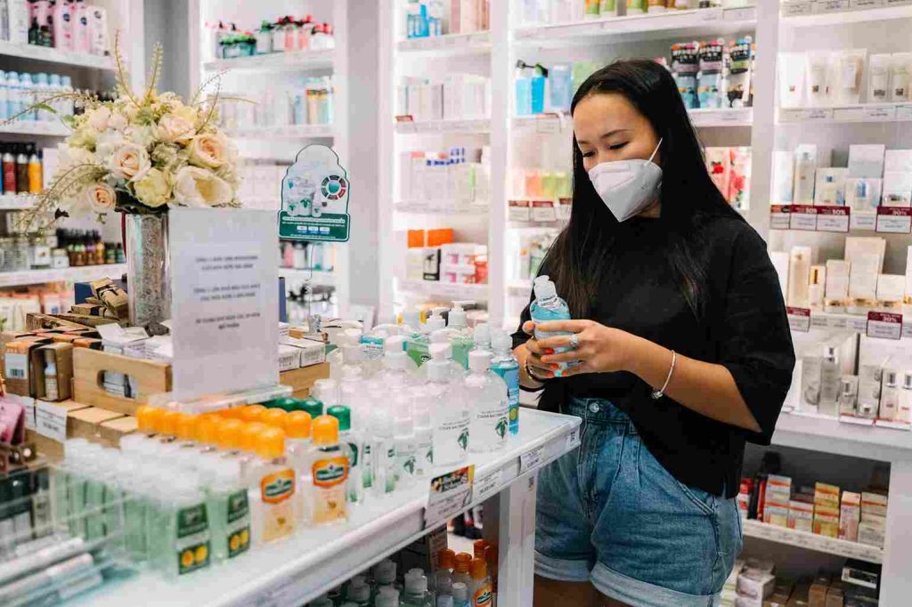 sewa atau beli tempat apotek