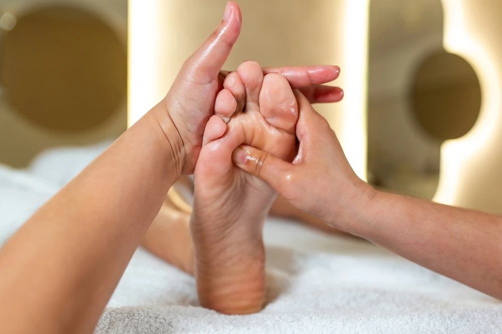 perbedaan-pijat-refleksi-dan-body-massage