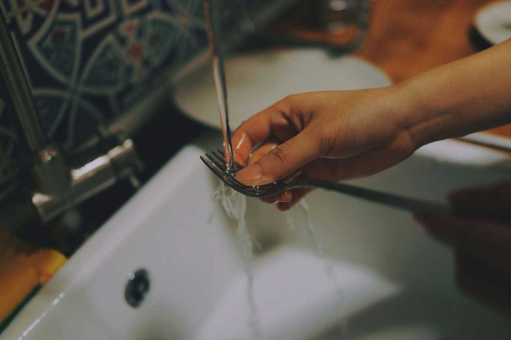cuci piring berat saat puasa