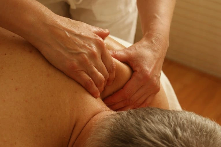 Bebas Nyeri dan Stres dengan Deep Tissue Massage: Kenali Manfaatnya!