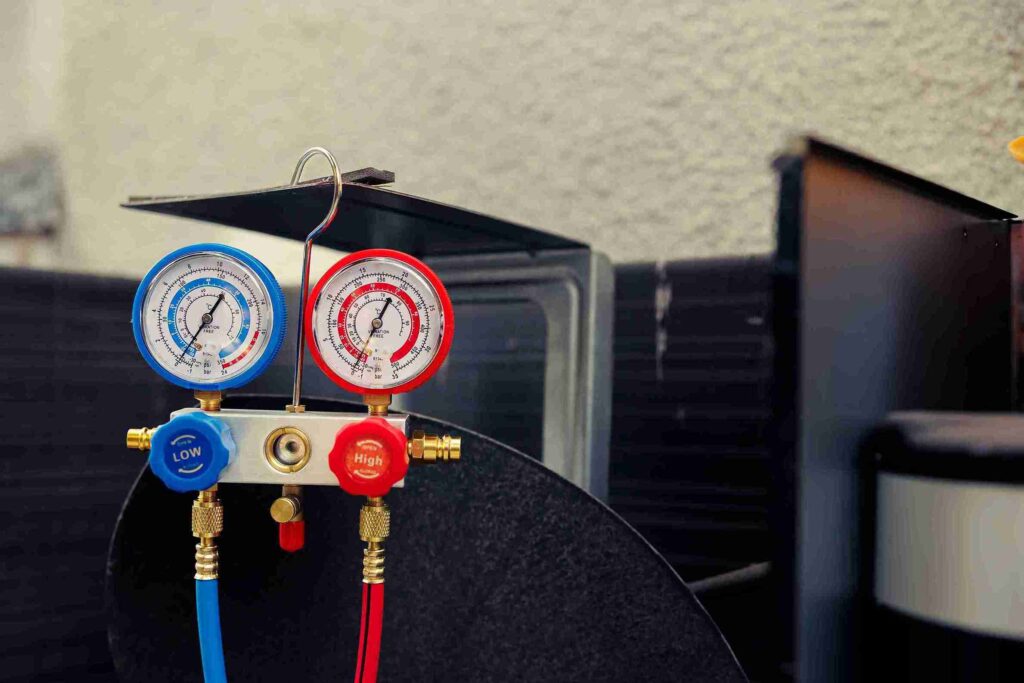 Manifold AC adalah alat penting untuk melakukan pengisian refrigeran dan pengecekan