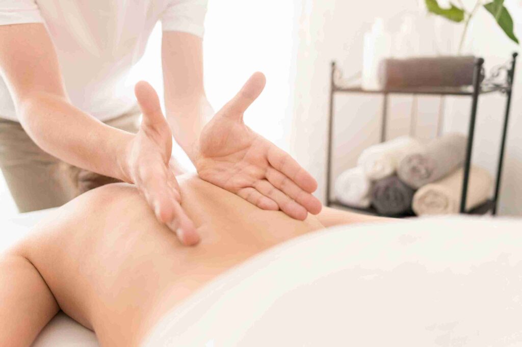 Lomi Lomi massage adalah teknik pijat dari Hawaii