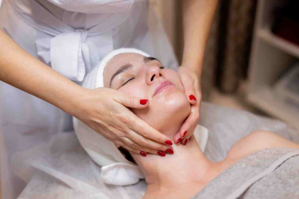 face massage wajah berjerawat