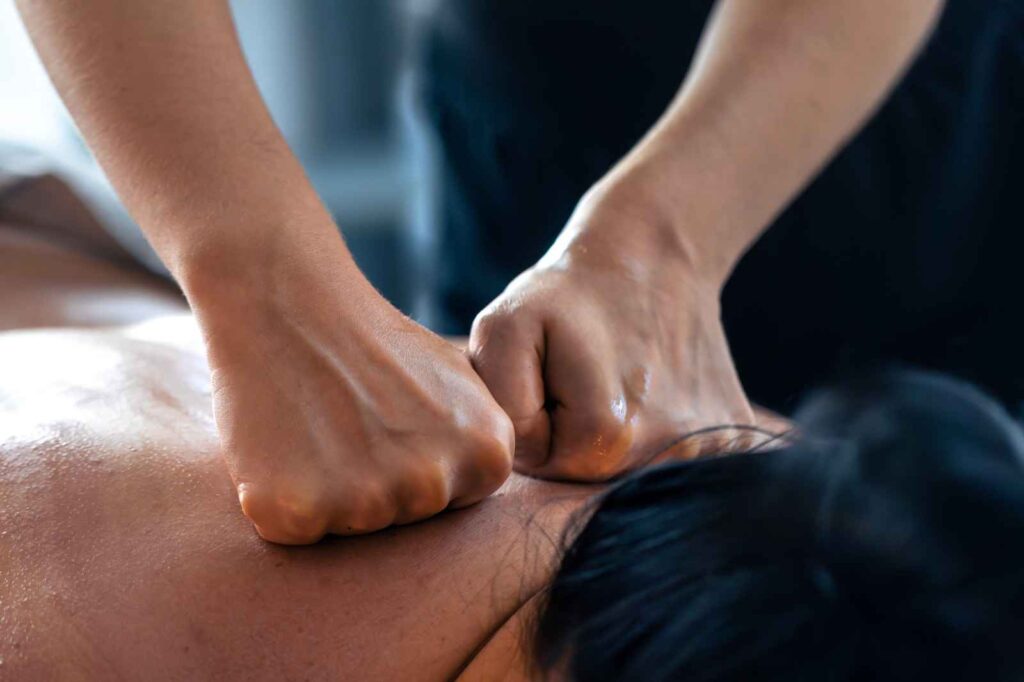 apa itu sport massage? sport massage adalah metode pijat yang biasa dilakukan setelah dan sebelum olahraga