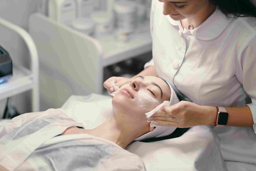 perbedaan facial dan massage