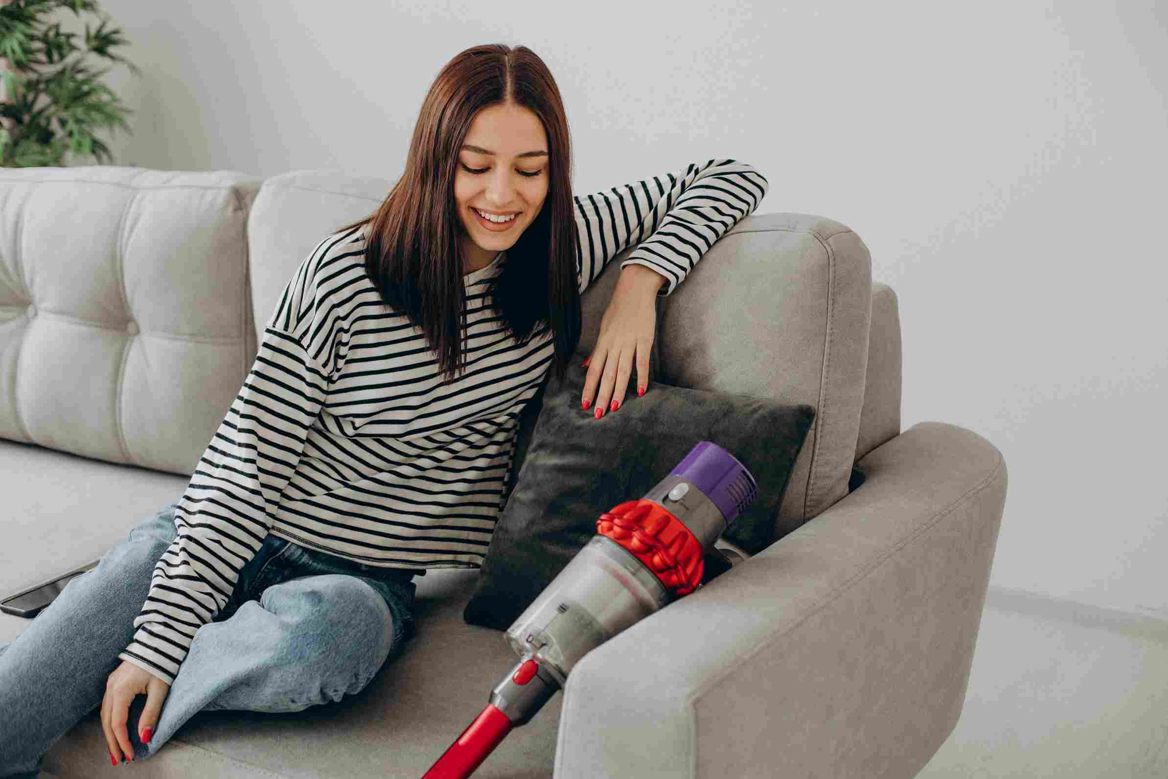 cara membersihkan berbagai jenis sofa