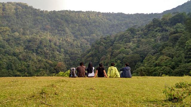 Ketenangan Alam Cadas Gantung Kuningan