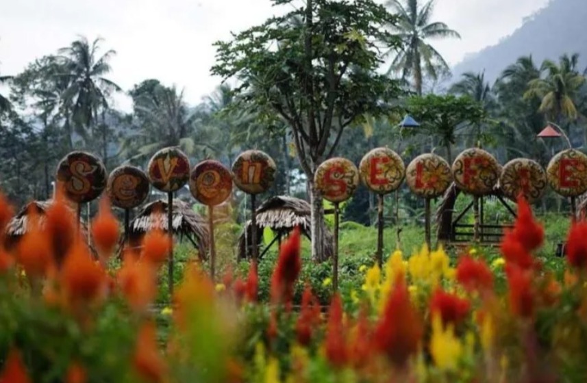 Taman Seven Selfie Lampung: Spot Selfie Kekinian