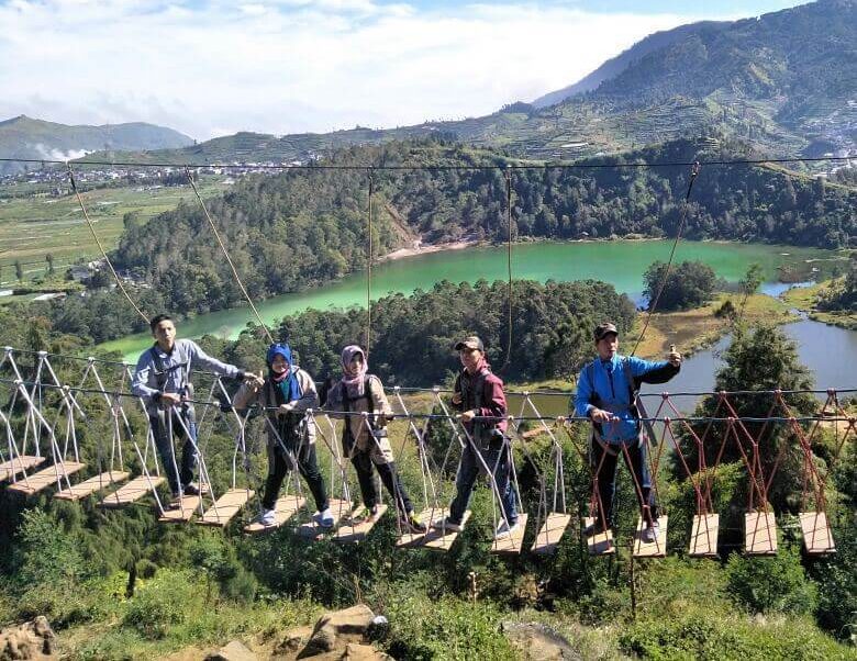 Spot Kekinian Jembatan Merah Putih Dieng Wonosobo