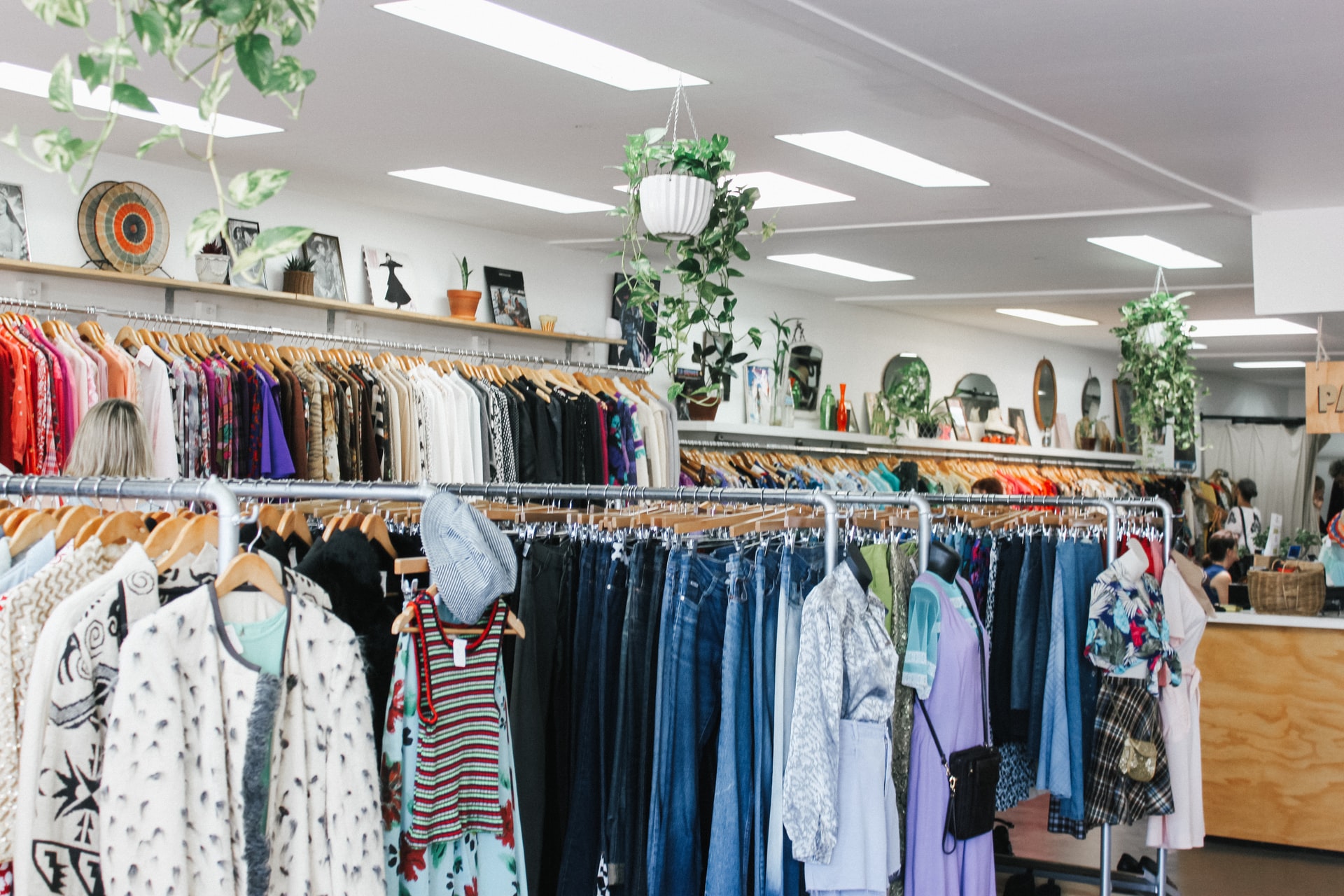 14 Tempat Thrifting di Jogja dengan Kualitas dan Harga Terbaik