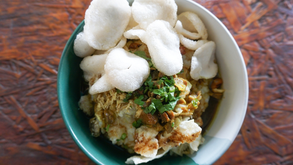 11 Rekomendasi Bubur Ayam Paling Enak di Bandung