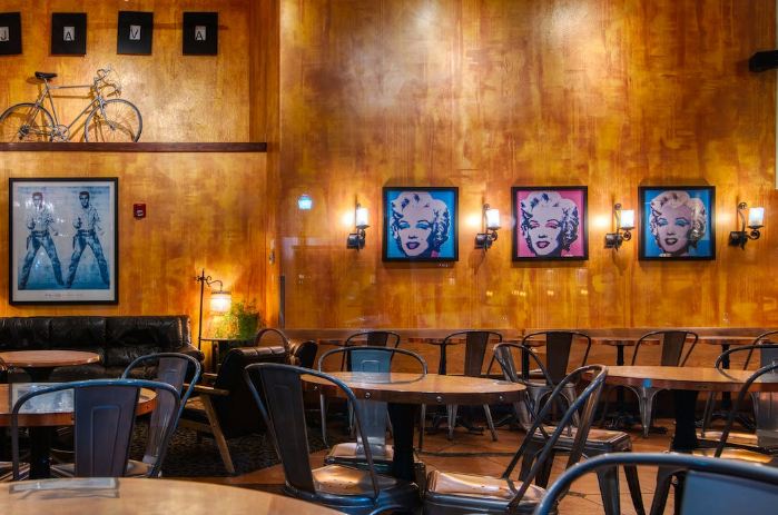 10 Daftar Restoran Unik di Bandung, Yuk Kunjungi!
