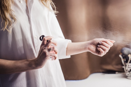 Rekomendasi Aroma Parfum Wanita yang Cocok untuk Agen Properti